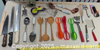 MaxSold Auction: Mixed Kitchen Utensils & Cutting Uutensil  Lot — 26 Pieces - Warwick (Rhode Island, USA) SELLER MANAGED Reseller Online Auction - Warwick Avenue