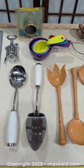 MaxSold Auction: Mixed Kitchen Utensils & Cutting Uutensil  Lot — 26 Pieces - Warwick (Rhode Island, USA) SELLER MANAGED Reseller Online Auction - Warwick Avenue