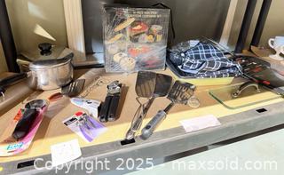 MaxSold Auction: Mixed Kitchen Utensils & Small Cookware Lot (15+ pieces) - Warwick (Rhode Island, USA) SELLER MANAGED Reseller Online Auction - Warwick Avenue
