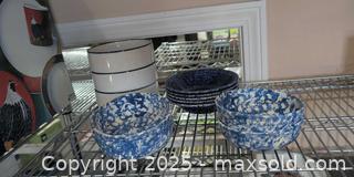 MaxSold Auction: Mixed Lot of 12 Glazed Ceramic Bowls, Large (5.5-6 in) - Warwick (Rhode Island, USA) SELLER MANAGED Reseller Online Auction - Warwick Avenue