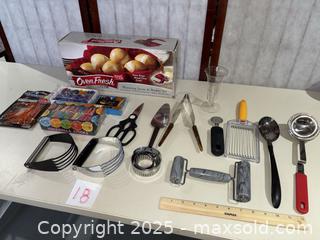 MaxSold Auction: Mixed Lot of 17 Kitchen Utensils & Baking Accessories - Warwick (Rhode Island, USA) SELLER MANAGED Reseller Online Auction - Warwick Avenue