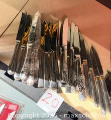 MaxSold Auction: Mixed Stainless Steel Flatware - Warwick (Rhode Island, USA) SELLER MANAGED Reseller Online Auction - Warwick Avenue