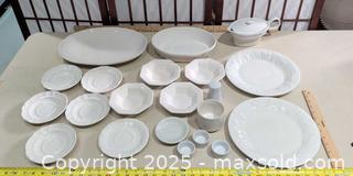 MaxSold Auction: Mixed White Ceramic/Porcelain Dinnerware Set, 22 Pieces - Warwick (Rhode Island, USA) SELLER MANAGED Reseller Online Auction - Warwick Avenue