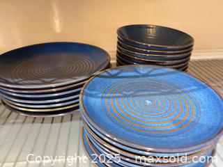 MaxSold Auction: Pfaltzgraff Everyday Deep Blue Ceramic Dinnerware Set - Warwick (Rhode Island, USA) SELLER MANAGED Reseller Online Auction - Warwick Avenue