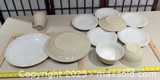 MaxSold Auction: Pfaltzgraff Stoneware Dinner/Salad/Bowl/Mug Set — Cream Speckle - Warwick (Rhode Island, USA) SELLER MANAGED Reseller Online Auction - Warwick Avenue