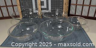 MaxSold Auction: Pyrex 5-Piece Clear Glass Mixing Bowl Set with Lids - Warwick (Rhode Island, USA) SELLER MANAGED Reseller Online Auction - Warwick Avenue