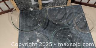 MaxSold Auction: Pyrex 5-Piece Clear Glass Mixing Bowl Set with Lids - Warwick (Rhode Island, USA) SELLER MANAGED Reseller Online Auction - Warwick Avenue