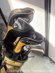 MaxSold Auction: Set of 2 Golf Carry/Stand Bags with Clubs (Callaway + Other) - Warwick (Rhode Island, USA) SELLER MANAGED Reseller Online Auction - Warwick Avenue