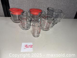 MaxSold Auction: Set of 6 Glass Measuring Cups / Small Pitchers - Pyrex & Anchor Hocking - Warwick (Rhode Island, USA) SELLER MANAGED Reseller Online Auction - Warwick Avenue