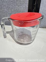 MaxSold Auction: Set of 6 Glass Measuring Cups / Small Pitchers - Pyrex & Anchor Hocking - Warwick (Rhode Island, USA) SELLER MANAGED Reseller Online Auction - Warwick Avenue