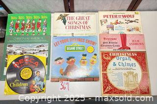 MaxSold Auction: Vintage Children's & Holiday Vinyl Records Lot (8 pcs) - Warwick (Rhode Island, USA) SELLER MANAGED Reseller Online Auction - Warwick Avenue