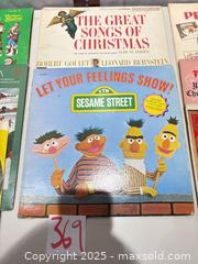 MaxSold Auction: Vintage Children's & Holiday Vinyl Records Lot (8 pcs) - Warwick (Rhode Island, USA) SELLER MANAGED Reseller Online Auction - Warwick Avenue