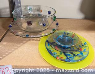 MaxSold Auction: Vintage Dary Rees Decorative Glass Serving Bowl and Plates Lot - Warwick (Rhode Island, USA) SELLER MANAGED Reseller Online Auction - Warwick Avenue