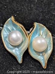 MaxSold Auction: Silver(2.4g)freshwater cultured pearls  - Toronto (Ontario, Canada) PARTNER MANAGED Downsizing Online Auction - Queen Street East