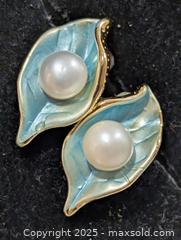 MaxSold Auction: Silver(2.4g)freshwater cultured pearls  - Toronto (Ontario, Canada) PARTNER MANAGED Downsizing Online Auction - Queen Street East