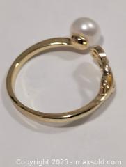 MaxSold Auction: Silver Pearl Ring,size 8  - Toronto (Ontario, Canada) PARTNER MANAGED Downsizing Online Auction - Queen Street East