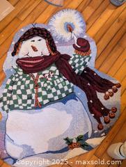 MaxSold Auction:  HOOKED RUG  FLOOR MAT -FROSTY - Loyalist (Ontario, Canada) SELLER MANAGED Downsizing Online Auction - Main Street