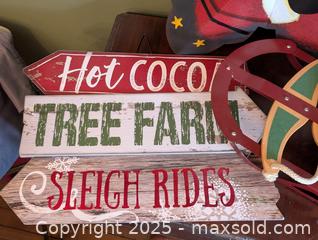 MaxSold Auction: LOT OF 3 NEWISH CHRISTMAS DECOR ITEMS - Loyalist (Ontario, Canada) SELLER MANAGED Downsizing Online Auction - Main Street