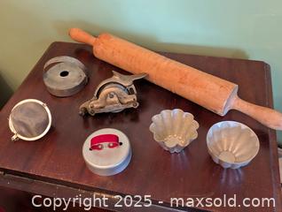 MaxSold Auction: VINTAGE LOT OF ANTIQUE KITCHEN ITEMS  - Loyalist (Ontario, Canada) SELLER MANAGED Downsizing Online Auction - Main Street