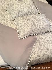 MaxSold Auction: Bed Spreads B - Toronto (Ontario, Canada) Downsizing Online Auction - Eden Valley Drive
