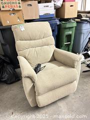 MaxSold Auction: Recliner C - Toronto (Ontario, Canada) Downsizing Online Auction - Eden Valley Drive