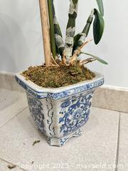 MaxSold Auction: Vase and Faux Flowers B - Toronto (Ontario, Canada) Downsizing Online Auction - Eden Valley Drive