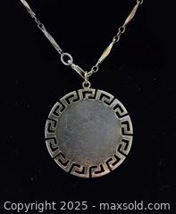 MaxSold Auction: 900 Silver Pendant Marked - Toronto (Ontario, Canada) PARTNER MANAGED Reseller Online Auction - Queen Street West