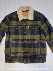 MaxSold Auction: Levi's Tartan Plaid Sherpa Lined Trucker Jacket Size M - Toronto (Ontario, Canada) PARTNER MANAGED Reseller Online Auction - Queen Street West