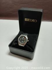 MaxSold Auction: Seiko Arctura Silver Men&#39;s Watch 5M42-0E49 - Toronto (Ontario, Canada) PARTNER MANAGED Reseller Online Auction - Queen Street West