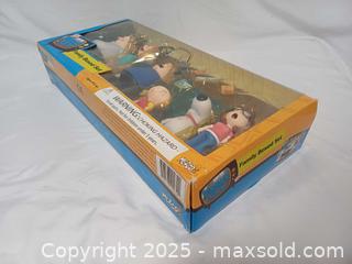MaxSold Auction: The Family Guy Family Box Set Toy - Toronto (Ontario, Canada) PARTNER MANAGED Reseller Online Auction - Queen Street West