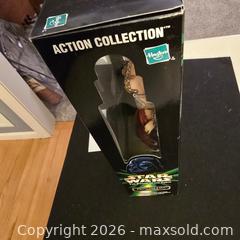 MaxSold Auction: Hasbro Star Wars Princess Leia (Slave Outfit) Large Action Figure - Ashland (Massachusetts, USA) PARTNER MANAGED Downsizing Online Auction - Old Connecticut Path