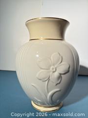 MaxSold Auction: Lot of 4 Porcelain/Ceramic Vases, Mixed Styles - Ashland (Massachusetts, USA) PARTNER MANAGED Downsizing Online Auction - Old Connecticut Path