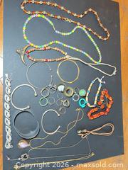 MaxSold Auction: Mixed jewelry lot 25–35 pieces — necklaces, bracelets, rings - Ashland (Massachusetts, USA) PARTNER MANAGED Downsizing Online Auction - Old Connecticut Path