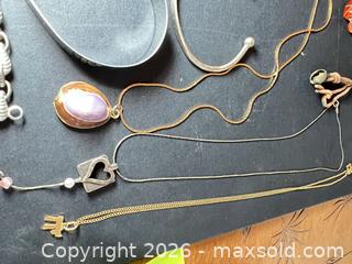 MaxSold Auction: Mixed jewelry lot 25–35 pieces — necklaces, bracelets, rings - Ashland (Massachusetts, USA) PARTNER MANAGED Downsizing Online Auction - Old Connecticut Path