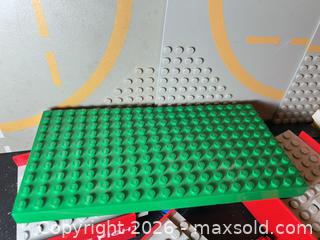 MaxSold Auction: Mixed Lot of LEGO and LEGO-Compatible Bricks and Parts - Ashland (Massachusetts, USA) PARTNER MANAGED Downsizing Online Auction - Old Connecticut Path