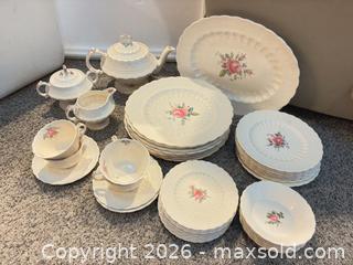 MaxSold Auction: Spode 'Billingsley Rose' Dinnerware Set — 35+ Pieces - Ashland (Massachusetts, USA) PARTNER MANAGED Downsizing Online Auction - Old Connecticut Path