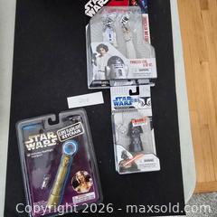 MaxSold Auction: Star Wars Series One Keychain Set: Darth Vader, C-3PO, Leia & R2-D2 - Ashland (Massachusetts, USA) PARTNER MANAGED Downsizing Online Auction - Old Connecticut Path