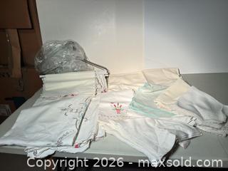 MaxSold Auction: Vintage Embroidered Linen Napkins with Lace Trim — White & Pale Mint - Ashland (Massachusetts, USA) PARTNER MANAGED Downsizing Online Auction - Old Connecticut Path