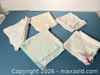 MaxSold Auction: Vintage Embroidered Linen Napkins with Lace Trim — White & Pale Mint - Ashland (Massachusetts, USA) PARTNER MANAGED Downsizing Online Auction - Old Connecticut Path