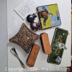 MaxSold Auction: Vintage Mid?20th Lot: RCA Victor Red Vinyl & Shoecare - Ashland (Massachusetts, USA) PARTNER MANAGED Downsizing Online Auction - Old Connecticut Path