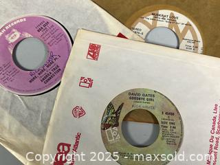 MaxSold Auction: (30+) Assorted 45’s Vinyl Records - Toronto (Ontario, Canada) SELLER MANAGED Reseller Online Auction - Chesswood Drive
