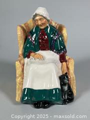 MaxSold Auction: 7” ROYAL DOULTON Porcelain Figurine - Toronto (Ontario, Canada) SELLER MANAGED Reseller Online Auction - Chesswood Drive