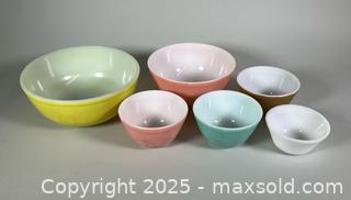 MaxSold Auction: MCM Assorted PYREX Mixing Bowls - Toronto (Ontario, Canada) SELLER MANAGED Reseller Online Auction - Chesswood Drive