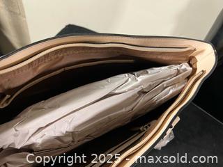MaxSold Auction: NWT Large MARK ADAMS and GUESS Tote Handbags - Toronto (Ontario, Canada) SELLER MANAGED Reseller Online Auction - Chesswood Drive