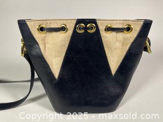 MaxSold Auction: SIMBOLO Leather Bucket Bag - Toronto (Ontario, Canada) SELLER MANAGED Reseller Online Auction - Chesswood Drive