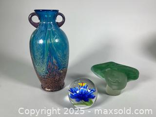 MaxSold Auction: STEPHEN FELLERMAN Signed Frosted Green Glass Bust Paperweight and More - Toronto (Ontario, Canada) SELLER MANAGED Reseller Online Auction - Chesswood Drive