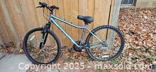 MaxSold Auction:  Supercycle Youth Bicycle  New - Thorold (Ontario, Canada) SELLER MANAGED Downsizing Online Auction - Carleton Street North
