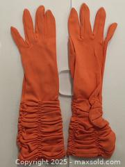 MaxSold Auction: 2x Vintage Gloves  - Toronto (Ontario, Canada) SELLER MANAGED Downsizing Online Auction - Torbarrie Road (STORAGE)