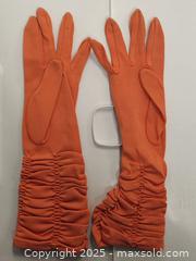 MaxSold Auction: 2x Vintage Gloves  - Toronto (Ontario, Canada) SELLER MANAGED Downsizing Online Auction - Torbarrie Road (STORAGE)