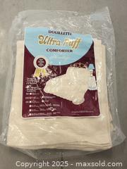 MaxSold Auction: Vintage Comforter  - Toronto (Ontario, Canada) SELLER MANAGED Downsizing Online Auction - Torbarrie Road (STORAGE)